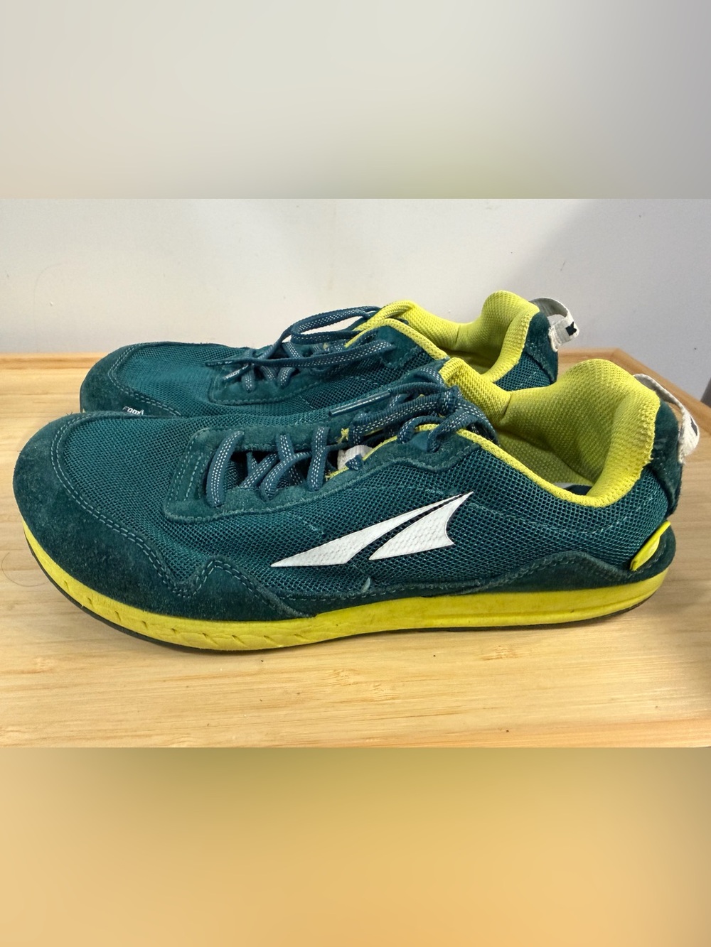 Altra Kokiri - Youth Sz. 6 - Teal and Yellow Sneakers